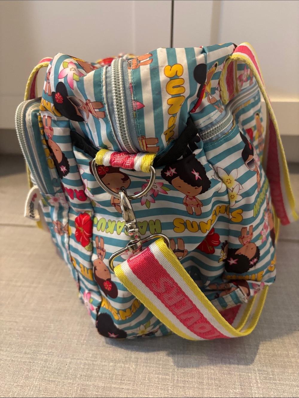 Harajuku Lovers Colourful Sunshine Cuties Hawaii Small Duffel with Crossbody Y2K - Picture 4 of 11